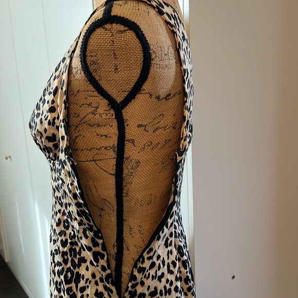 Striking leopard print sexy dress size medium. Bebe 🖤🤎 - Picture 5 of 6